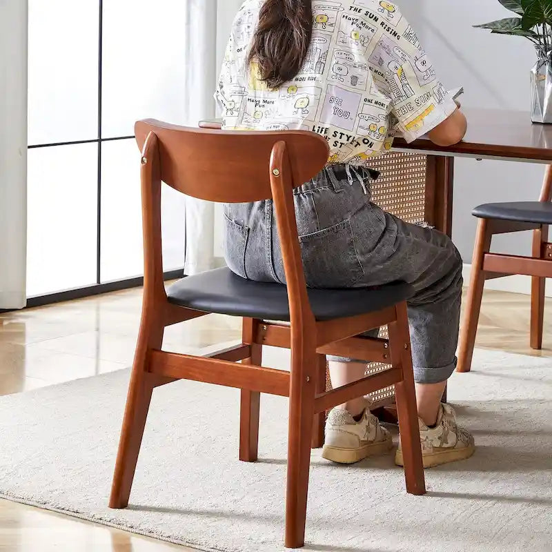 The stylish and durable solid wood dining chair